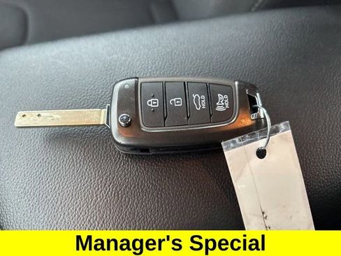 Used 2023 Hyundai Elantra SE image 45