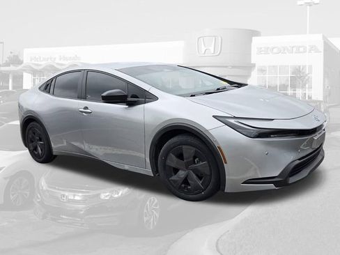 Used 2024 Toyota Prius LE image 7