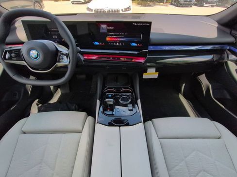 New 2026 BMW i5 eDrive40 w/ Premium Package RWD image 15