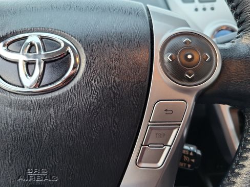 Used 2017 Toyota Prius V image 8