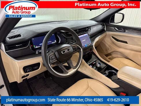 Used 2023 Jeep Grand Cherokee Limited AWD/4WD image 13