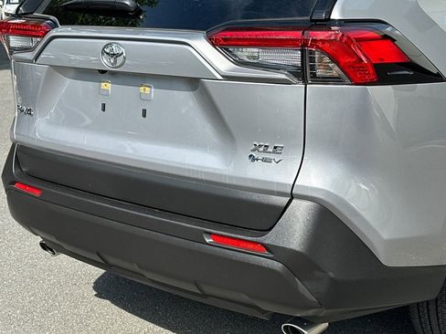 Used 2025 Toyota RAV4 XLE AWD/4WD image 5