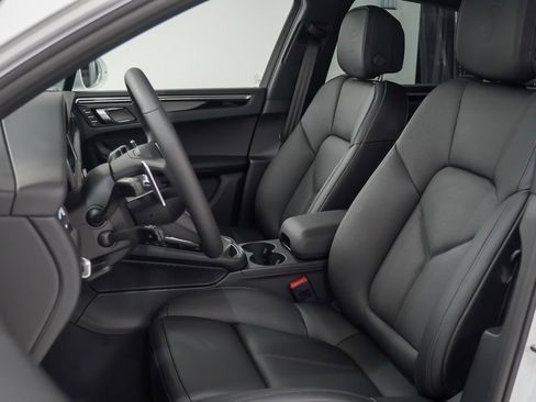 New 2026 Porsche Macan S image 5