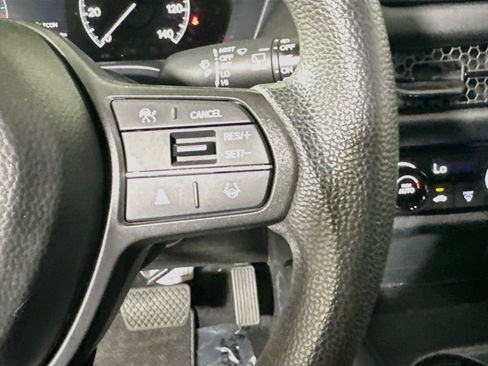 Used 2025 Honda HR-V LX image 17