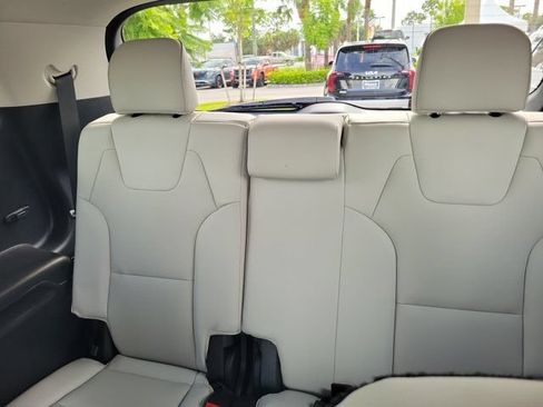 Used 2023 Kia Telluride EX w/ EX Captain's Chair Package AWD/4WD image 12