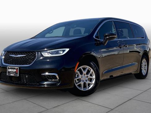 Used 2025 Chrysler Pacifica Select FWD image 1