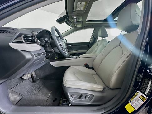 Used 2021 Toyota Camry XLE image 13