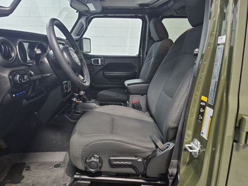 Used 2023 Jeep Wrangler Unlimited AWD/4WD image 18