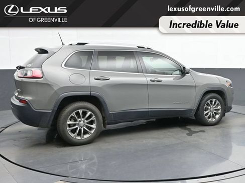 Used 2019 Jeep Cherokee Latitude Plus w/ Comfort/Convenience Group FWD image 8