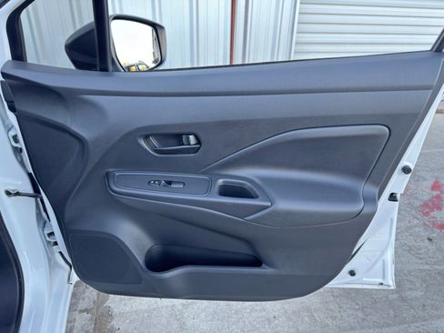 Used 2020 Nissan Versa S image 37