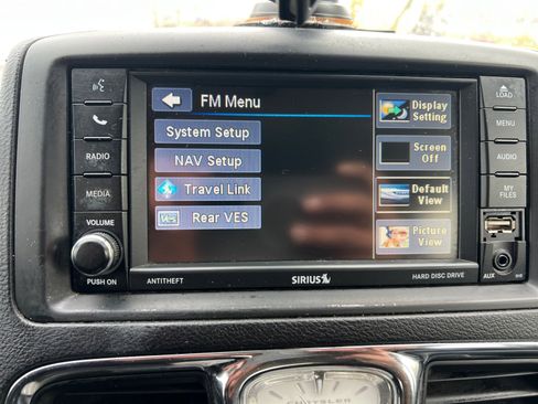 Used 2015 Chrysler Town & Country Touring image 22