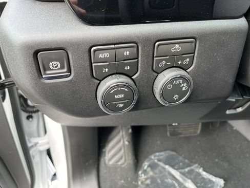 New 2026 Chevrolet Silverado 1500 LT w/ Z71 Off-Road Package AWD/4WD image 18