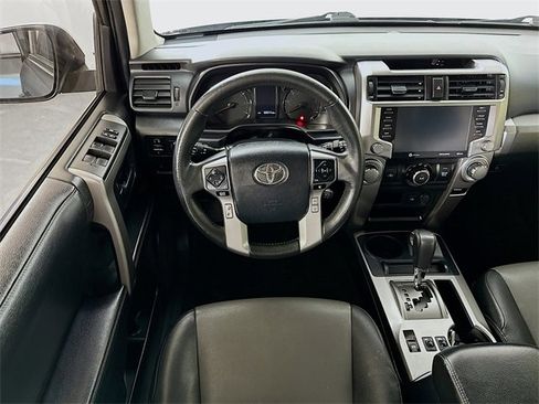Used 2020 Toyota 4Runner SR5 Premium image 3