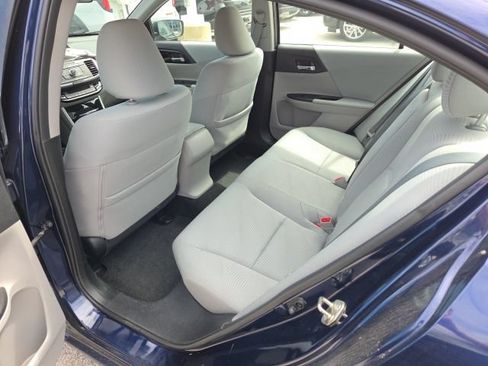 Used 2017 Honda Accord LX image 4