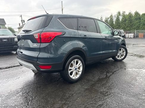 Used 2019 Ford Escape SE FWD image 4