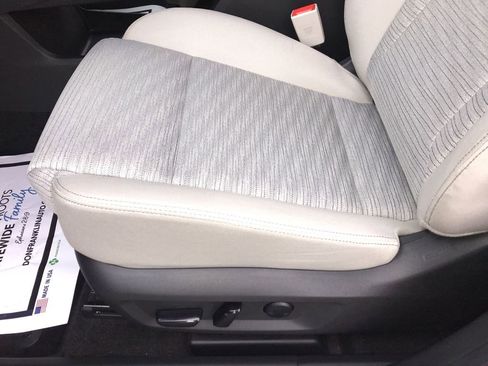 Used 2023 Nissan Rogue SV image 12