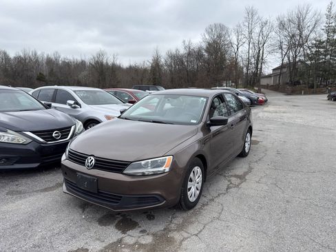 Used 2011 Volkswagen Jetta S image 2