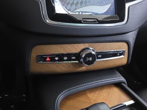 Used 2024 Volvo XC90 T8 Plus AWD/4WD image 25