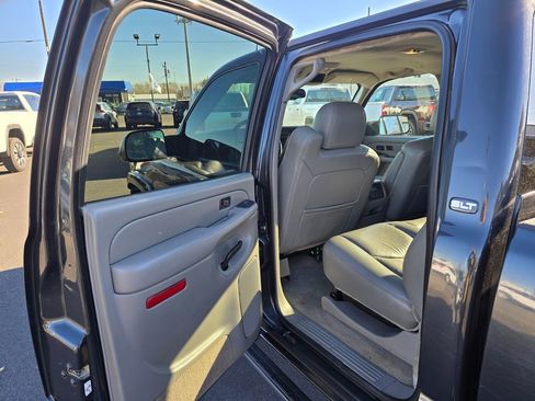 Used 2005 GMC Sierra 2500 SLT w/ Heavy-Duty Power Package image 15