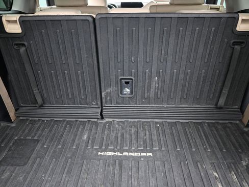 Used 2020 Toyota Highlander Limited image 19