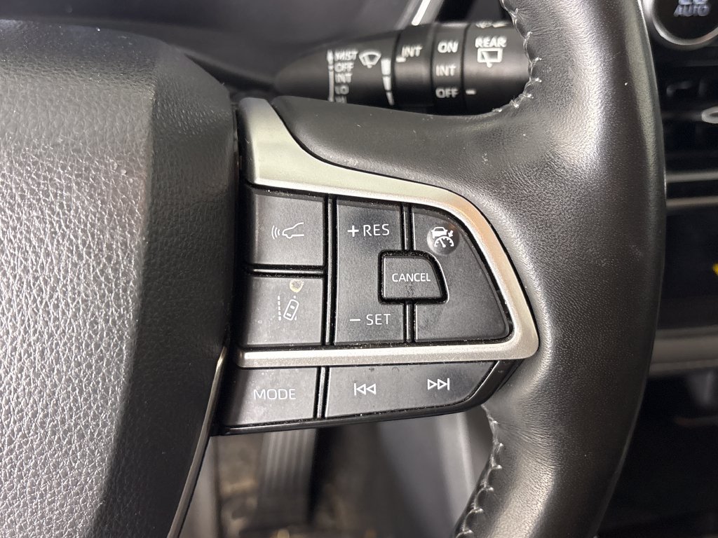 Used 2023 Toyota Highlander Limited AWD/4WD image 18