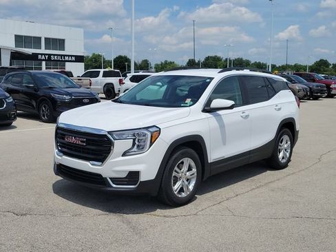 Used 2022 GMC Terrain SLE w/ Driver Convenience Package FWD image 4
