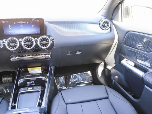 New 2025 Mercedes-Benz GLA 250 4MATIC image 17