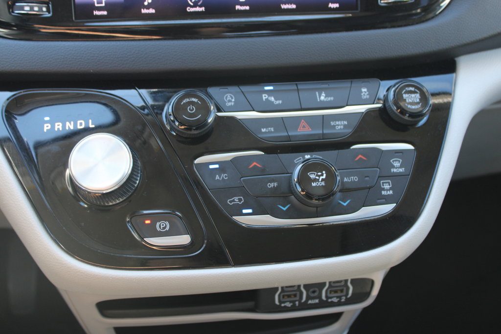 Used 2024 Chrysler Pacifica Touring-L FWD image 22