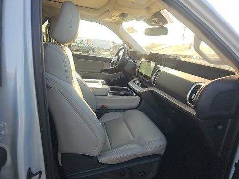 Used 2025 Ford Expedition Active image 11