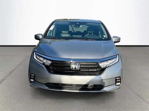 Used 2024 Honda Odyssey Touring image 2