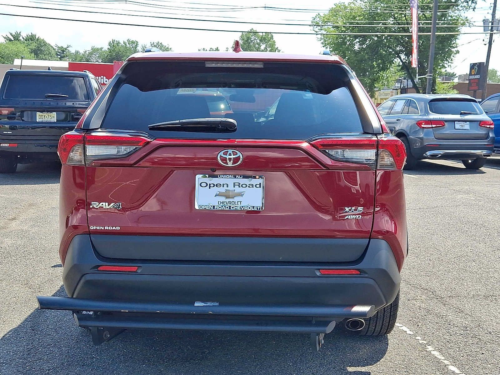 Used 2021 Toyota RAV4 XLE AWD/4WD image 5