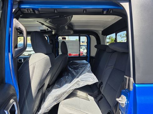 New 2025 Jeep Gladiator Willys image 10