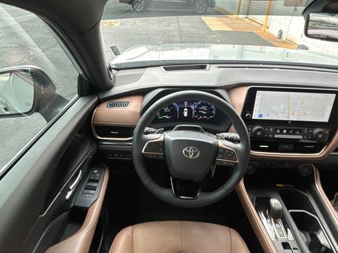 Used 2026 Toyota Grand Highlander AWD Hybrid image 3