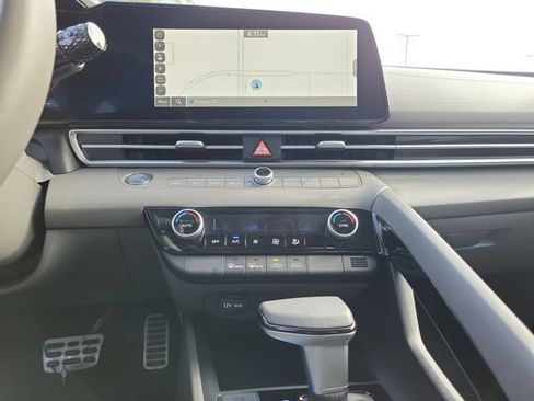 Certified 2025 Hyundai Elantra SEL FWD image 15