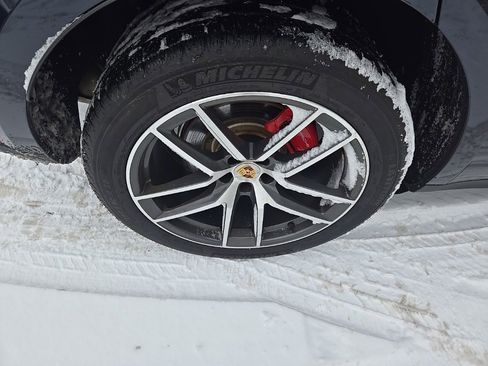 Used 2023 Porsche Macan S w/ Sport Chrono Package image 12