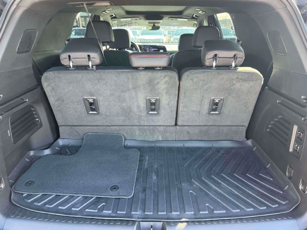 Used 2024 Chevrolet Traverse RS FWD image 8