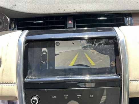 Used 2023 Land Rover Discovery Sport SE image 18