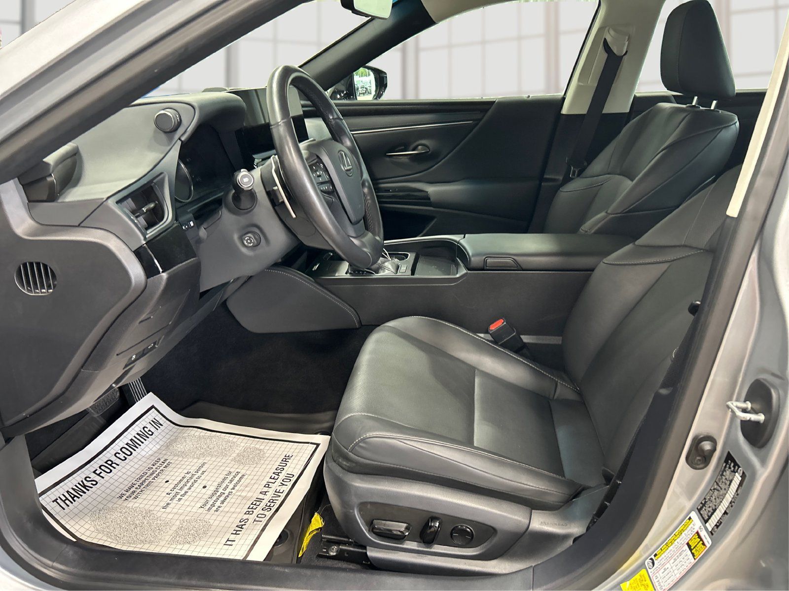 Used 2025 Lexus ES 350 w/ Accessory Package (Z1) FWD image 9
