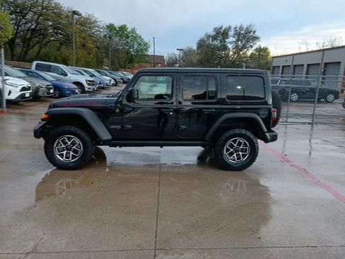 Used 2025 Jeep Wrangler Unlimited Rubicon w/ Convenience Group image 4