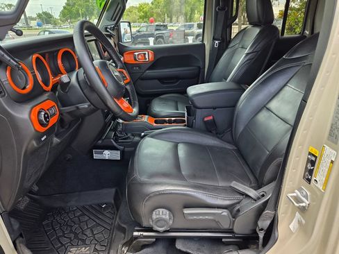 Used 2020 Jeep Gladiator Overland AWD/4WD image 6