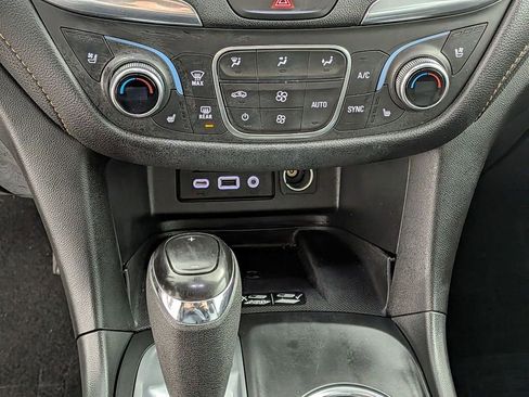 Used 2020 Chevrolet Equinox Premier image 21