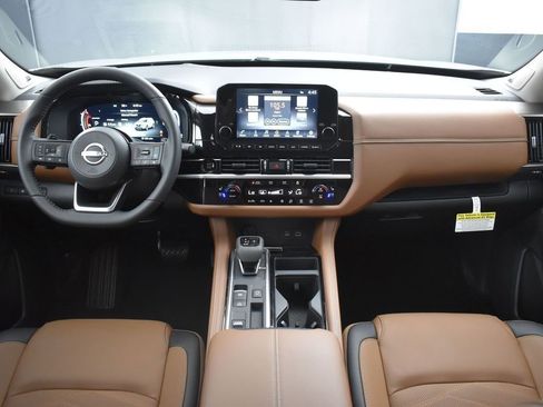 New 2025 Nissan Pathfinder Platinum w/ Cargo Package image 9