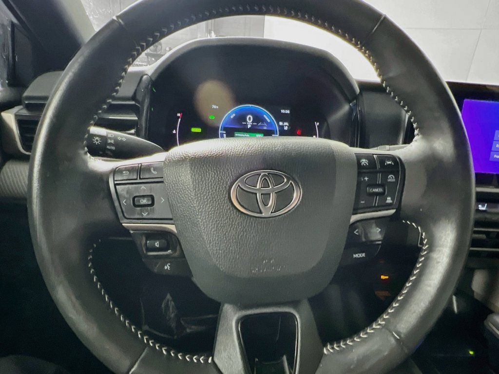 Used 2025 Toyota Camry SE FWD image 15