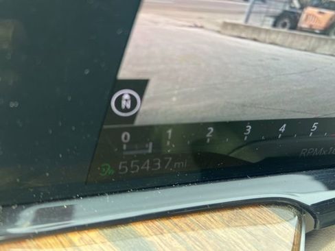 Certified 2021 Cadillac Escalade ESV Sport Platinum image 25