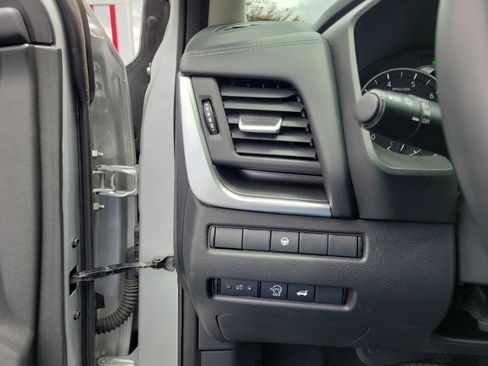 Certified 2025 Nissan Rogue SV AWD/4WD image 29
