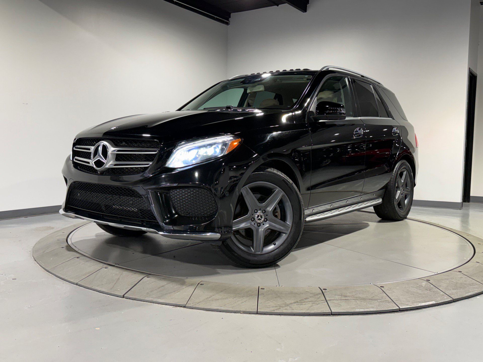 Used 2016 Mercedes-Benz GLE 400 4MATIC image 2