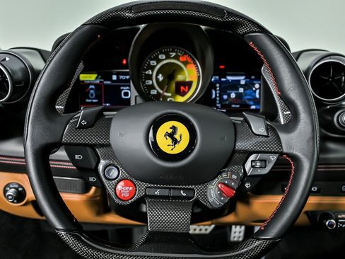 Used 2022 Ferrari F8 Tributo RWD image 32