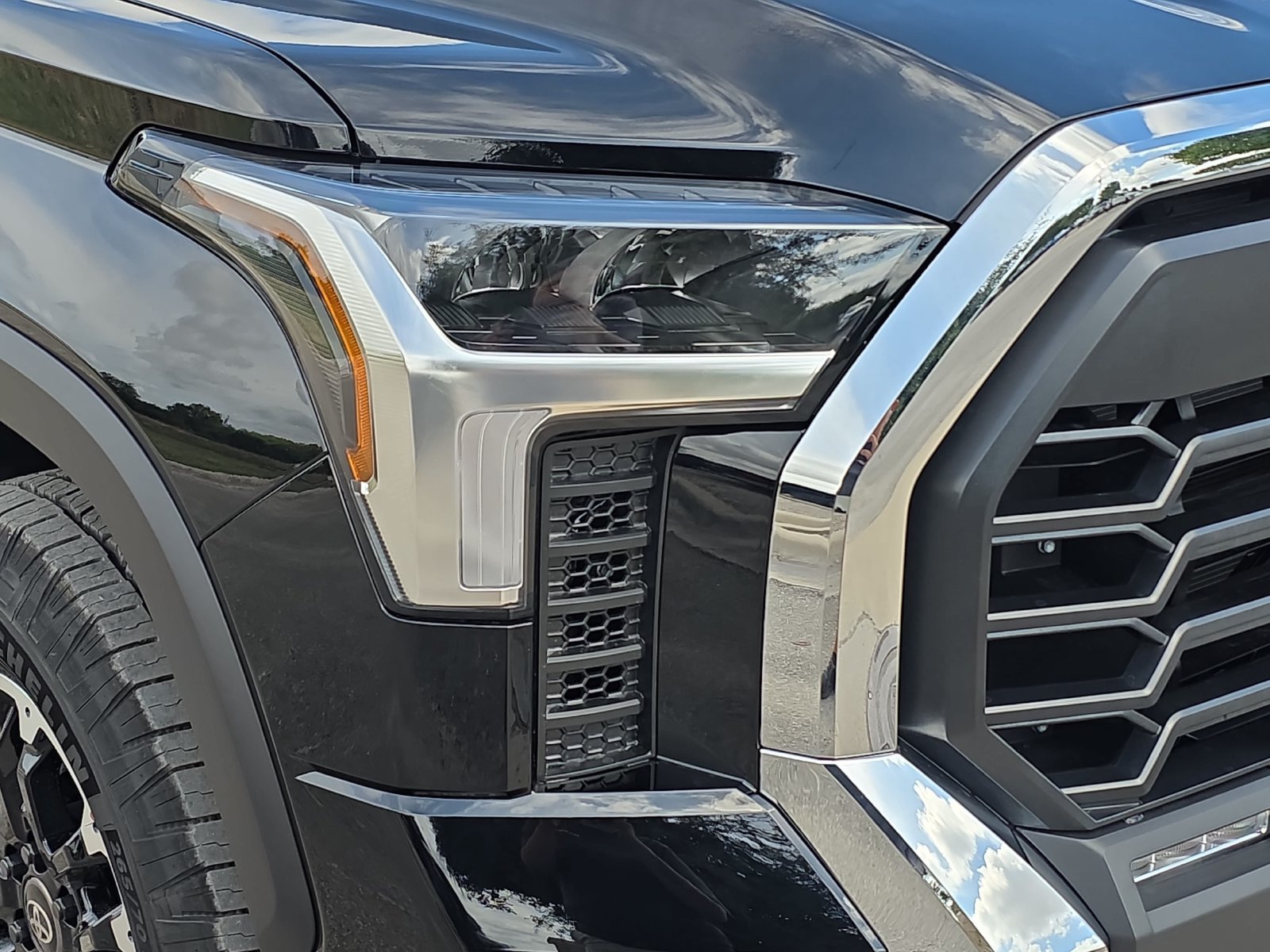New 2026 Toyota Tundra SR5 w/ TRD Off-Road Premium Package AWD/4WD image 26