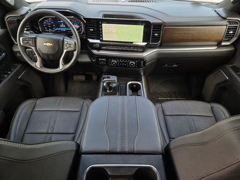 Used 2024 Chevrolet Silverado 1500 High Country w/ High Country Premium Package AWD/4WD image 15