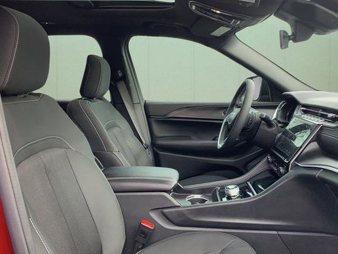 New 2025 Jeep Grand Cherokee L Laredo image 41